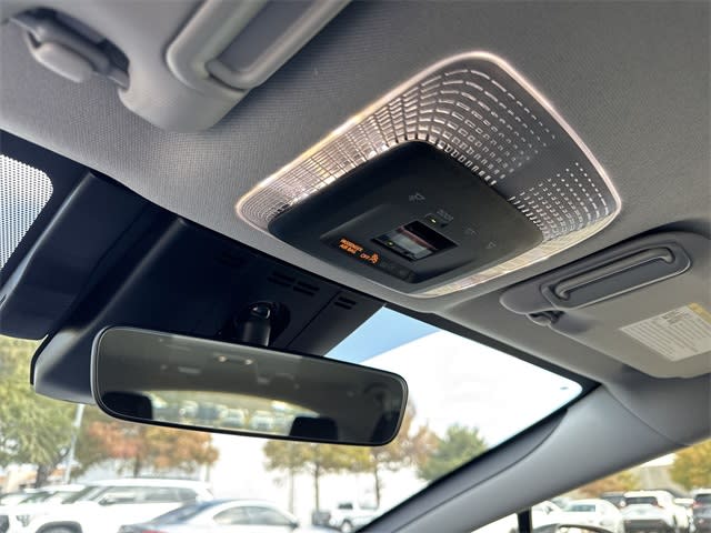 Thumbnail: 2025 Toyota Prius v - 26