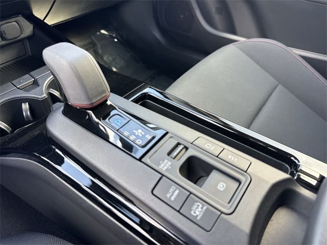 Thumbnail: 2025 Toyota Prius v - 14