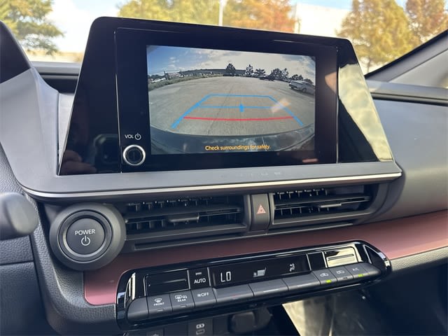 Thumbnail: 2025 Toyota Prius v - 23