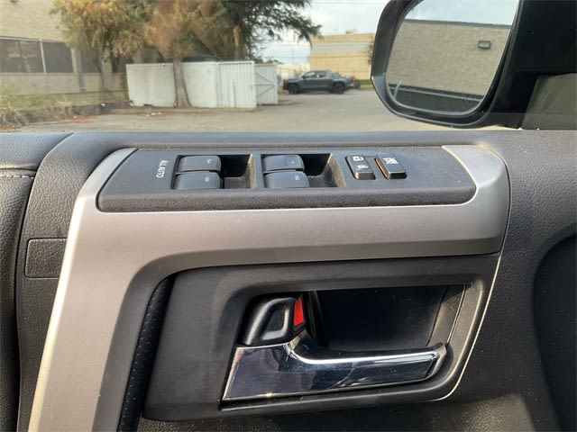 Thumbnail: 2015 Toyota 4Runner - 16