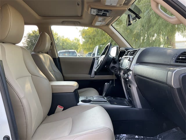 Thumbnail: 2016 Toyota 4Runner - 25