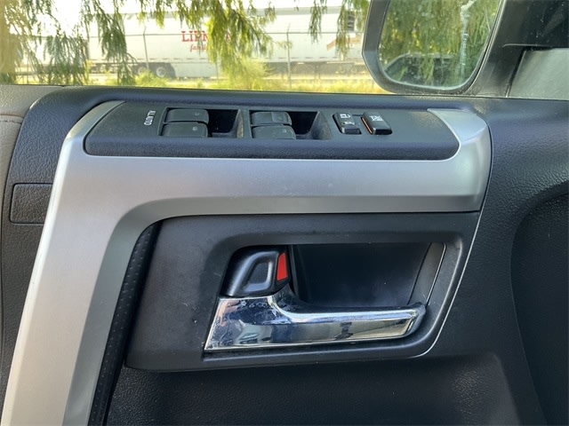 Thumbnail: 2016 Toyota 4Runner - 23