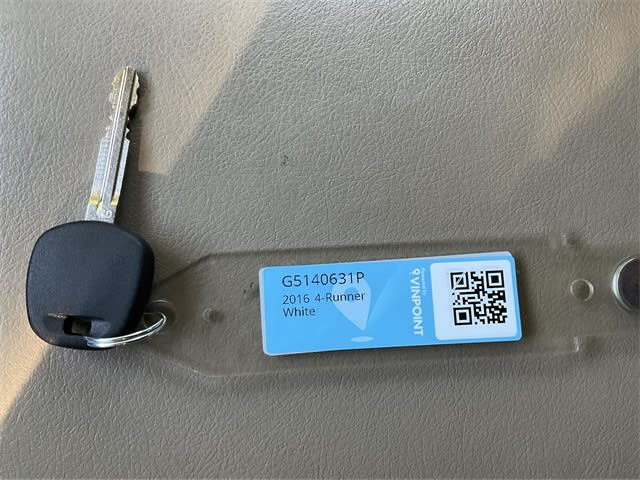 Thumbnail: 2016 Toyota 4Runner - 15