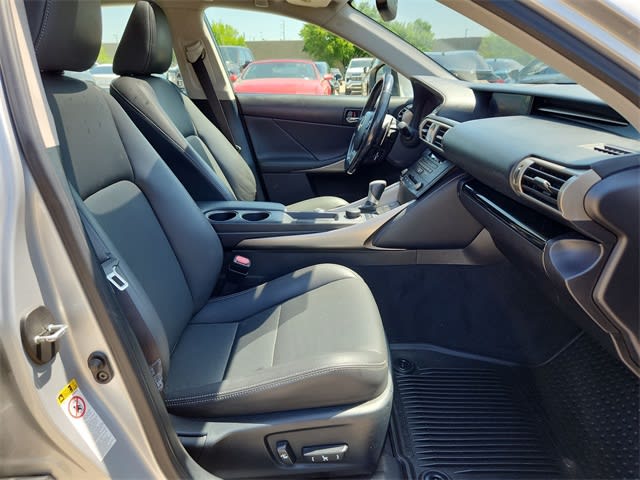 2016 Lexus IS 300 11