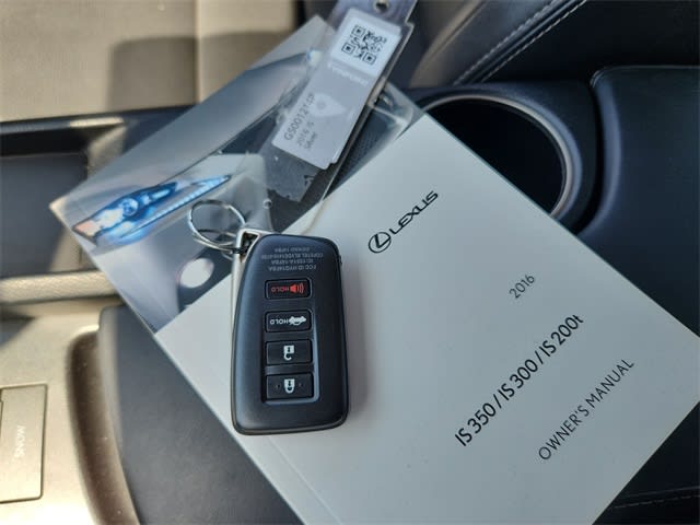 2016 Lexus IS 300 17