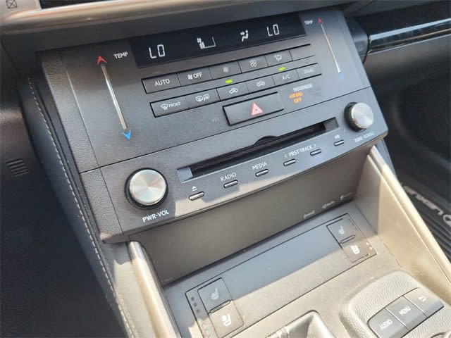 2016 Lexus IS 300 27