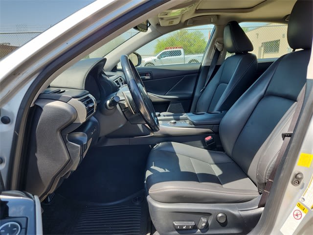 2016 Lexus IS 300 10