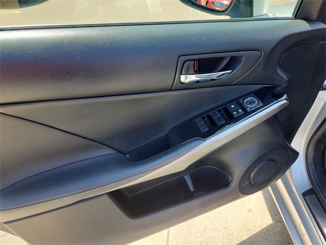 2016 Lexus IS 300 23
