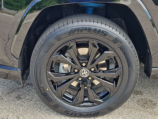 Thumbnail: 2022 Toyota RAV4 - 8