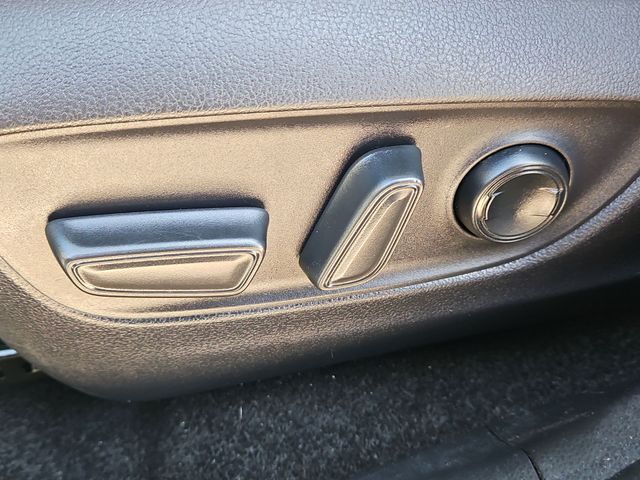 Thumbnail: 2019 Toyota RAV4 - 24