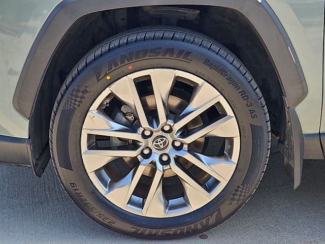 Thumbnail: 2019 Toyota RAV4 - 8