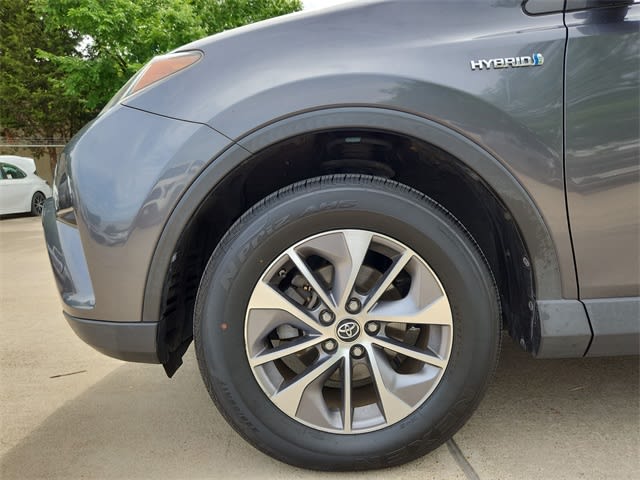 Thumbnail: 2017 Toyota RAV4 - 6