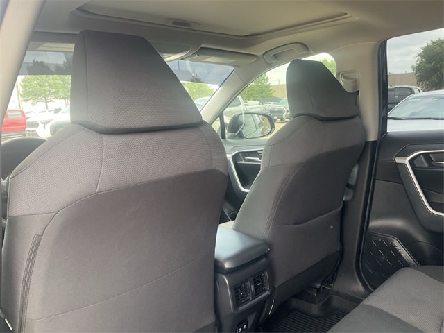 2021 Toyota RAV4 XLE 10
