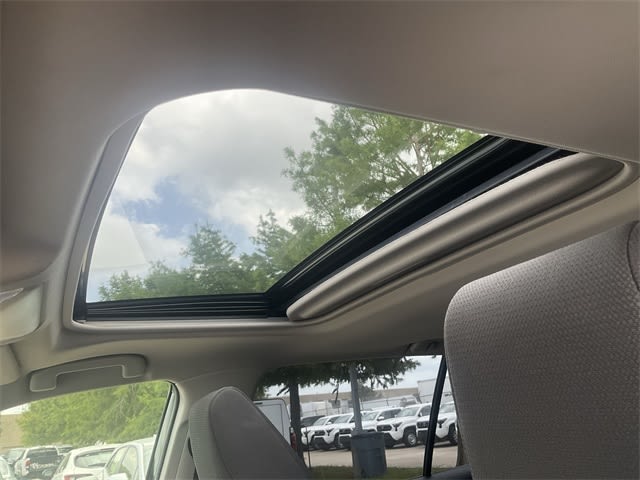 2021 Toyota RAV4 XLE 23