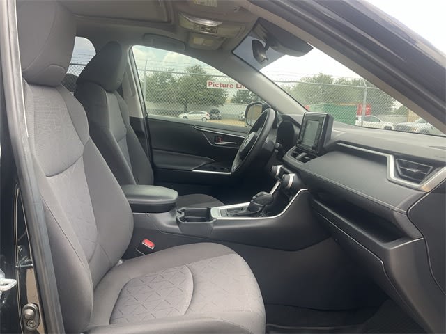 2021 Toyota RAV4 XLE 9
