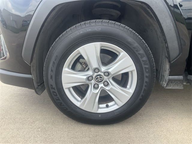 2021 Toyota RAV4 XLE 6