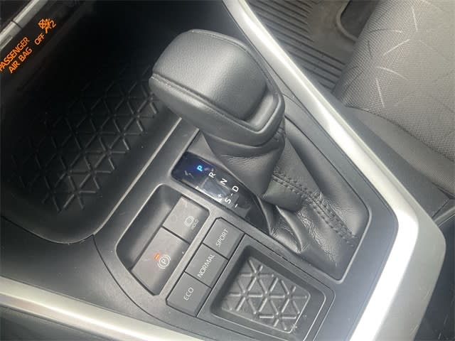 2021 Toyota RAV4 XLE 13