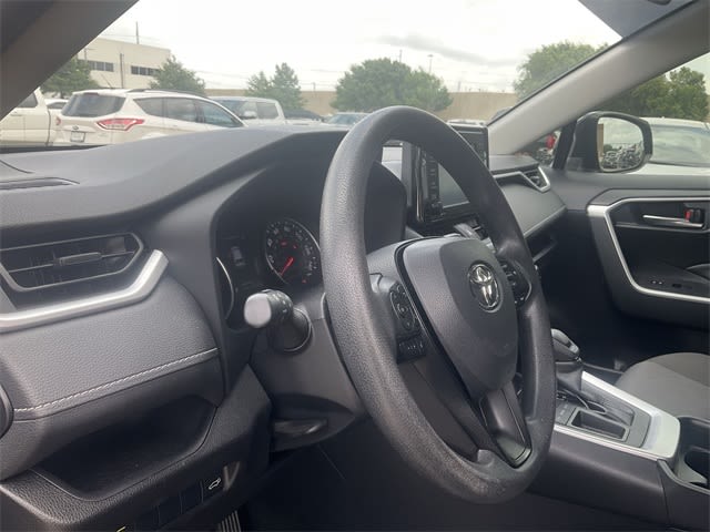 2021 Toyota RAV4 XLE 2