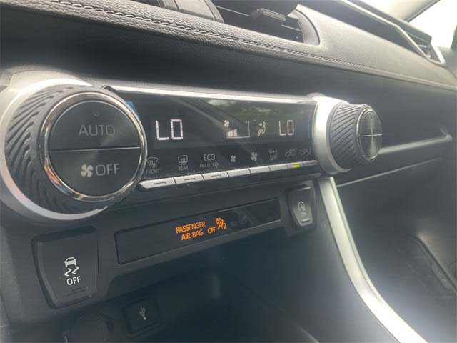 2021 Toyota RAV4 XLE 26