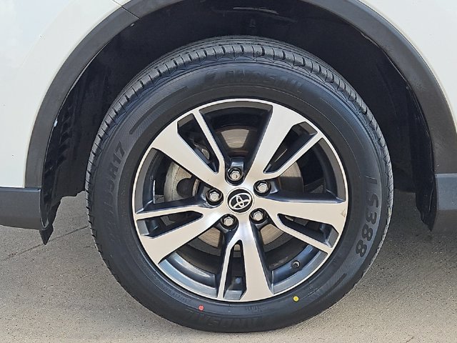 Thumbnail: 2018 Toyota RAV4 - 7