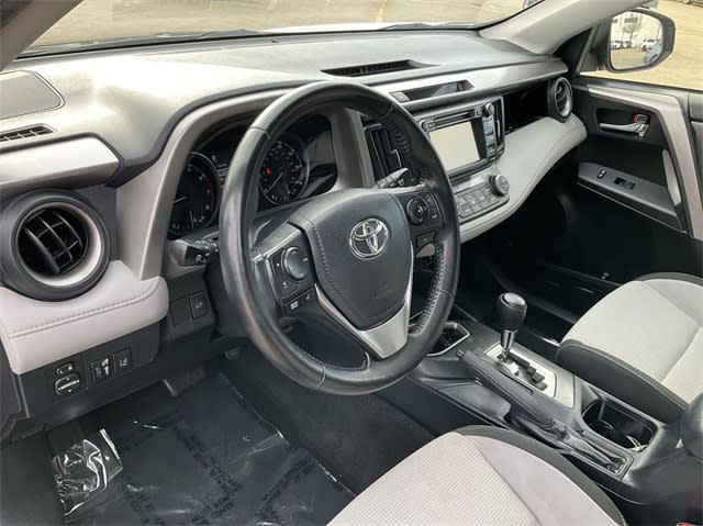 2018 Toyota RAV4 XLE 2