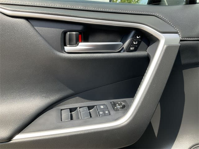 Thumbnail: 2020 Toyota RAV4 - 23