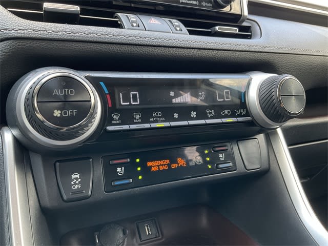 Thumbnail: 2020 Toyota RAV4 - 27