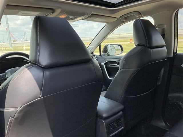 Thumbnail: 2020 Toyota RAV4 - 9