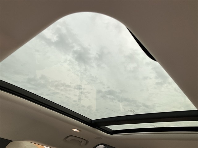 Thumbnail: 2023 Land Rover Defender - 16