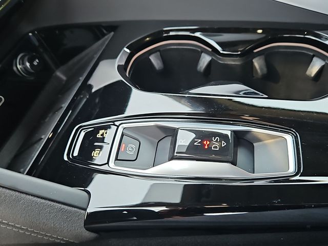 Thumbnail: 2025 Audi SQ5 - 16