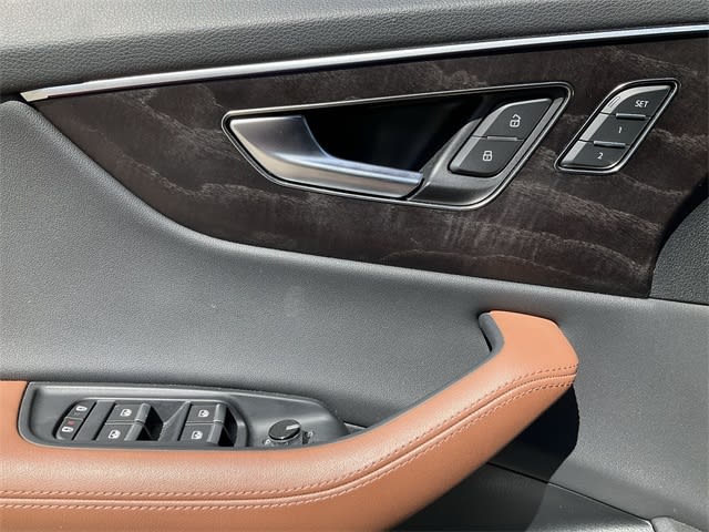 Thumbnail: 2023 Audi Q8 - 16