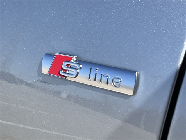 Thumbnail: 2023 Audi Q8 - 4