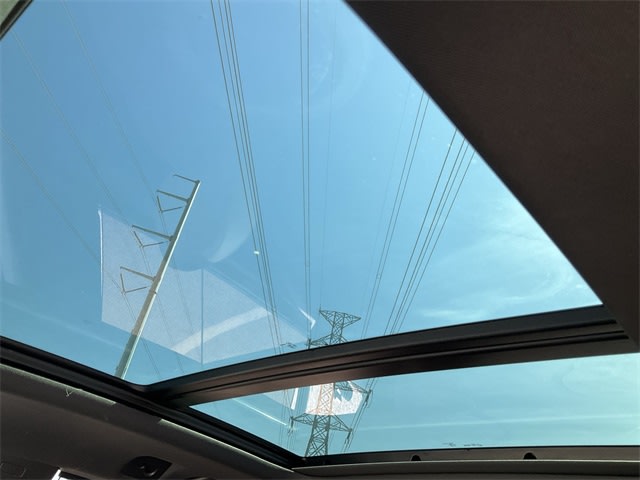 Thumbnail: 2023 Audi Q8 - 17