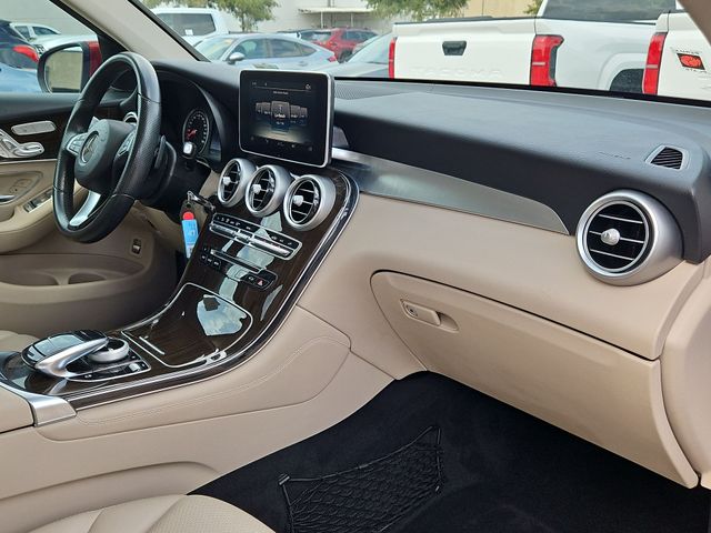 Thumbnail: 2016 Mercedes-Benz GLC - 9