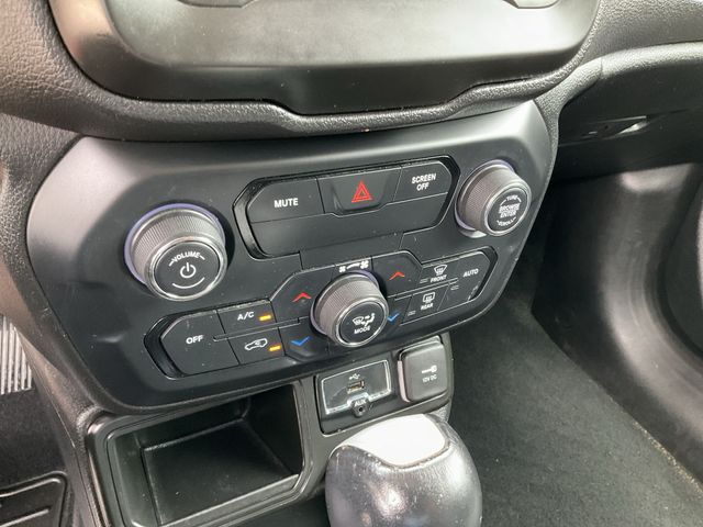 Thumbnail: 2018 Jeep Renegade - 27