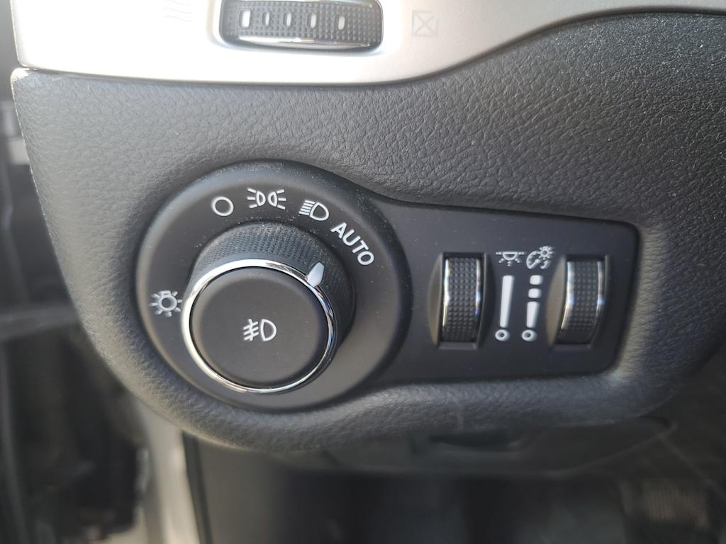 Thumbnail: 2014 Jeep Cherokee - 20