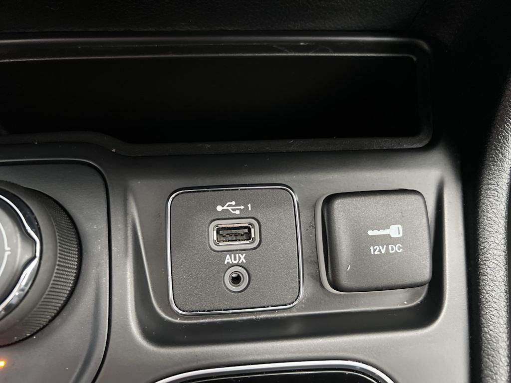 Thumbnail: 2022 Jeep Cherokee - 26