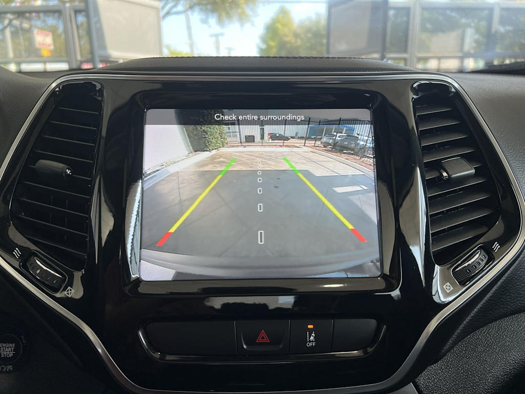 Thumbnail: 2022 Jeep Cherokee - 25