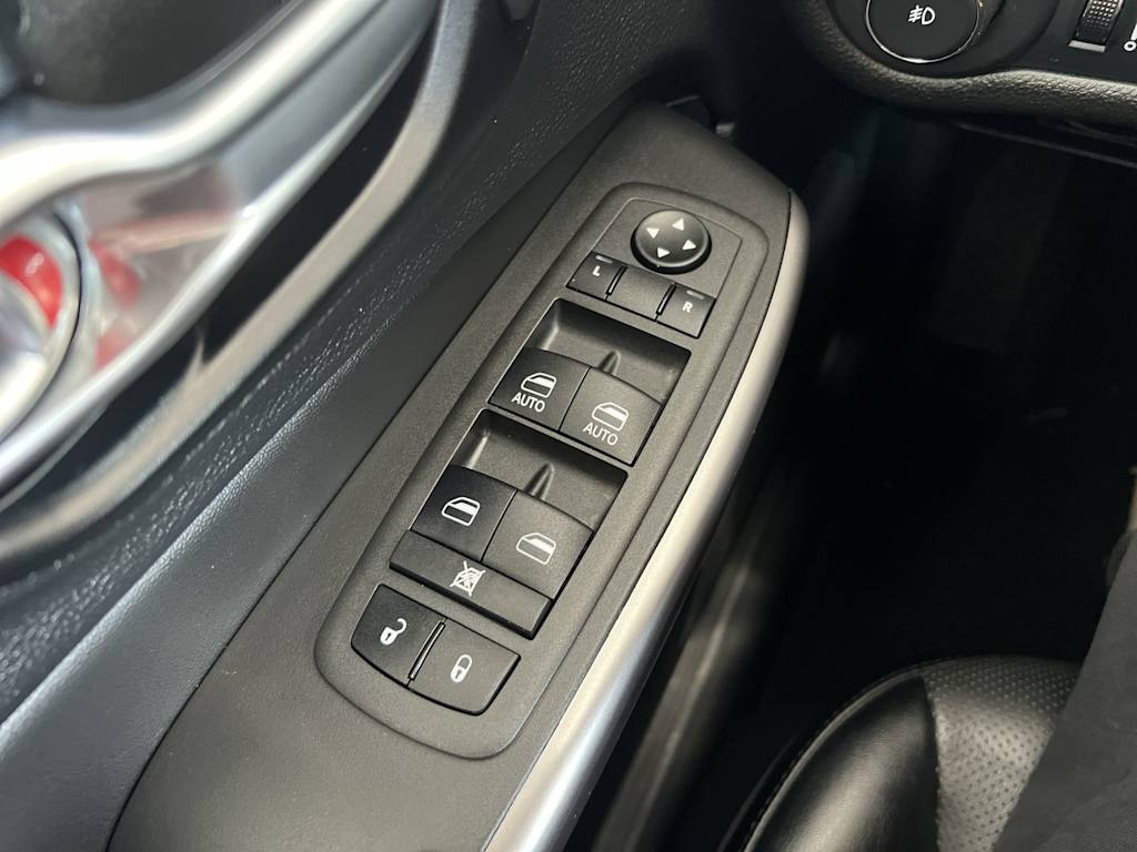 Thumbnail: 2022 Jeep Cherokee - 27