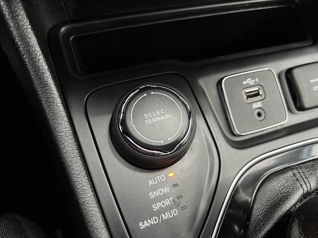 Thumbnail: 2022 Jeep Cherokee - 21