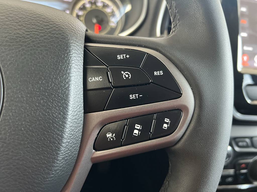 Thumbnail: 2022 Jeep Cherokee - 22