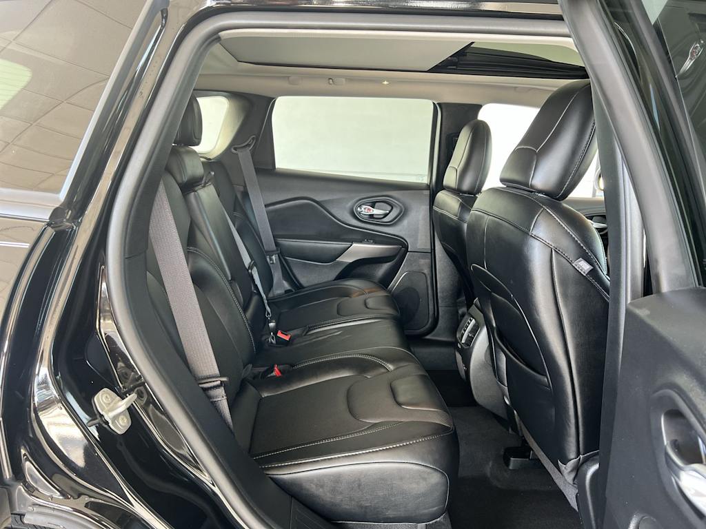 Thumbnail: 2022 Jeep Cherokee - 18