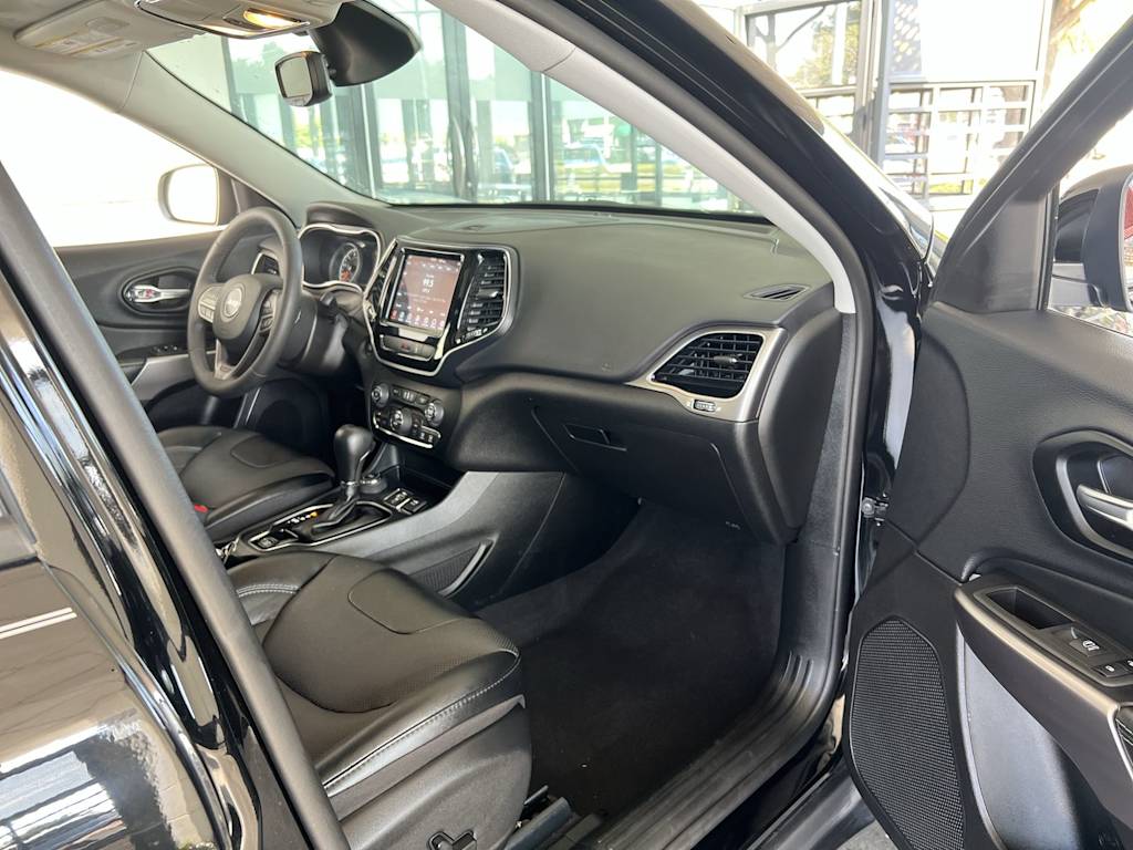 Thumbnail: 2022 Jeep Cherokee - 32