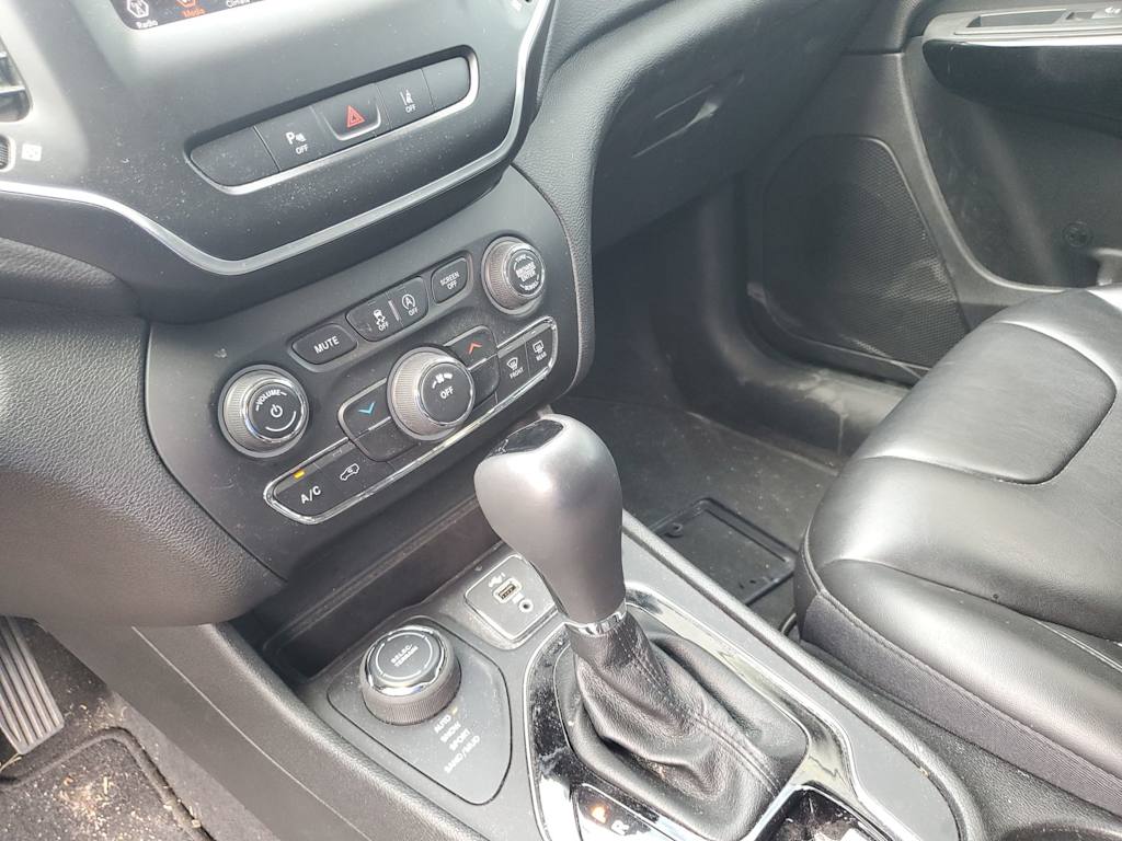Thumbnail: 2021 Jeep Cherokee - 12