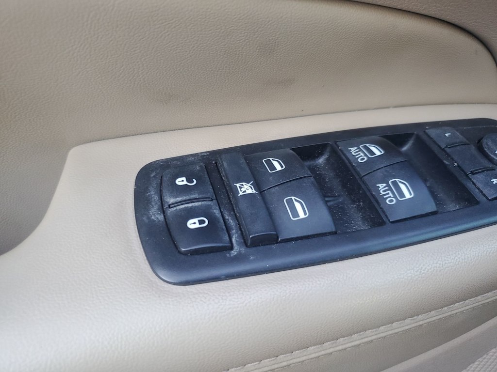 Thumbnail: 2014 Jeep Grand Cherokee - 25