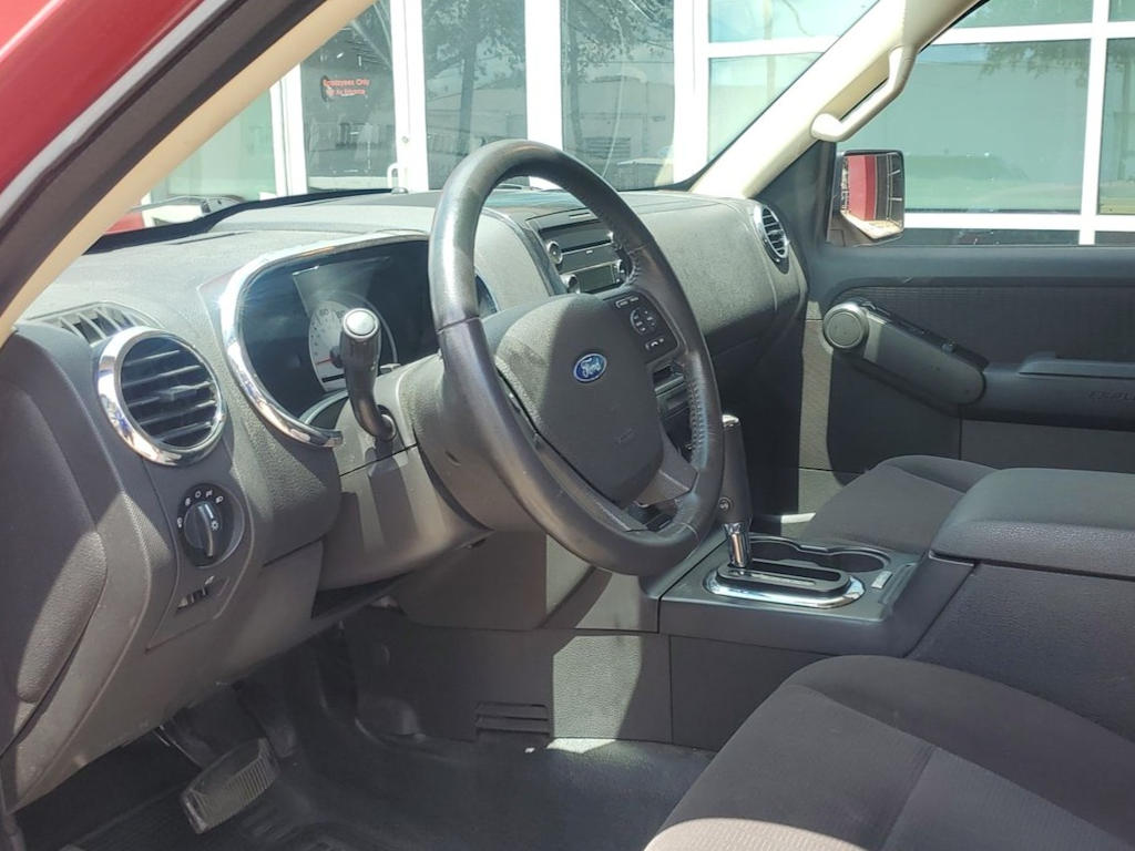 Thumbnail: 2010 Ford Explorer Sport Trac - 2