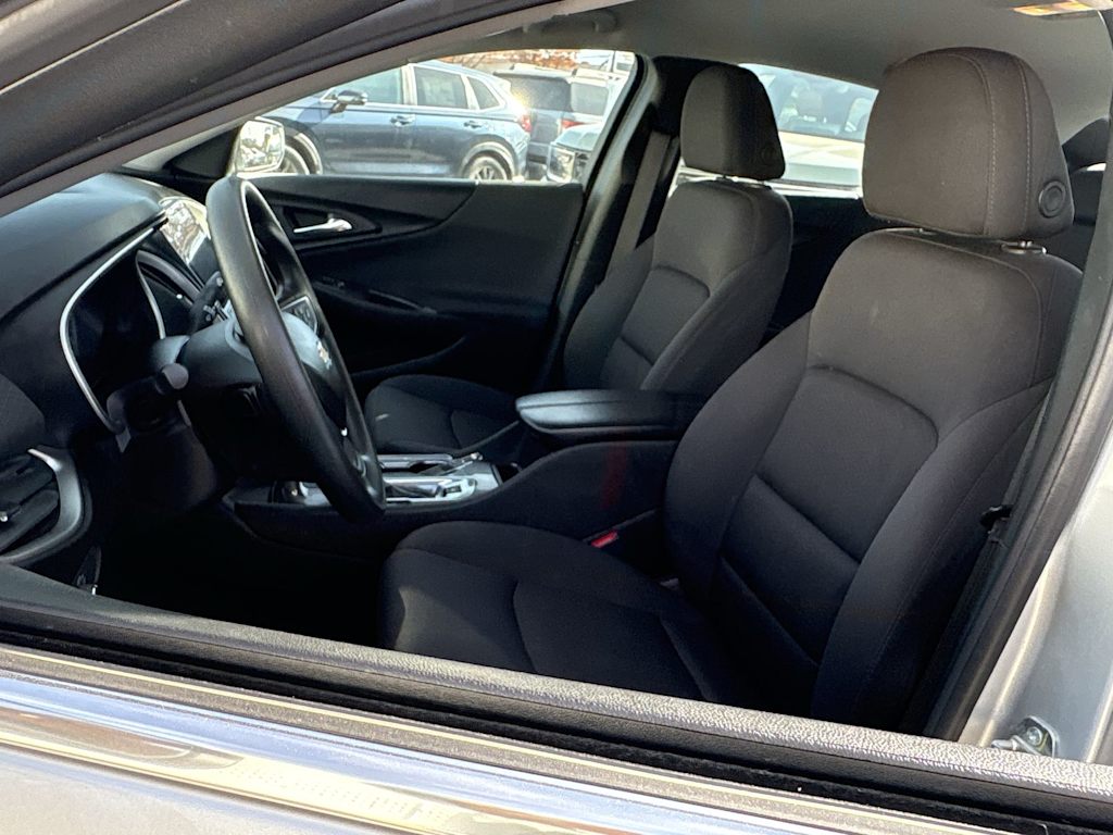 Thumbnail: 2022 Chevrolet Malibu - 10