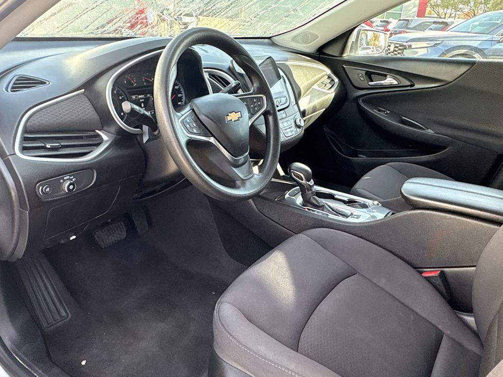 Thumbnail: 2022 Chevrolet Malibu - 2