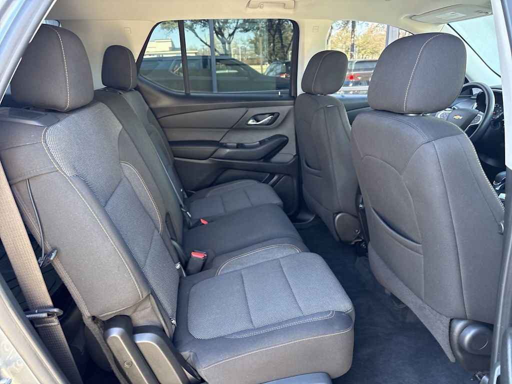 Thumbnail: 2021 Chevrolet Traverse - 24