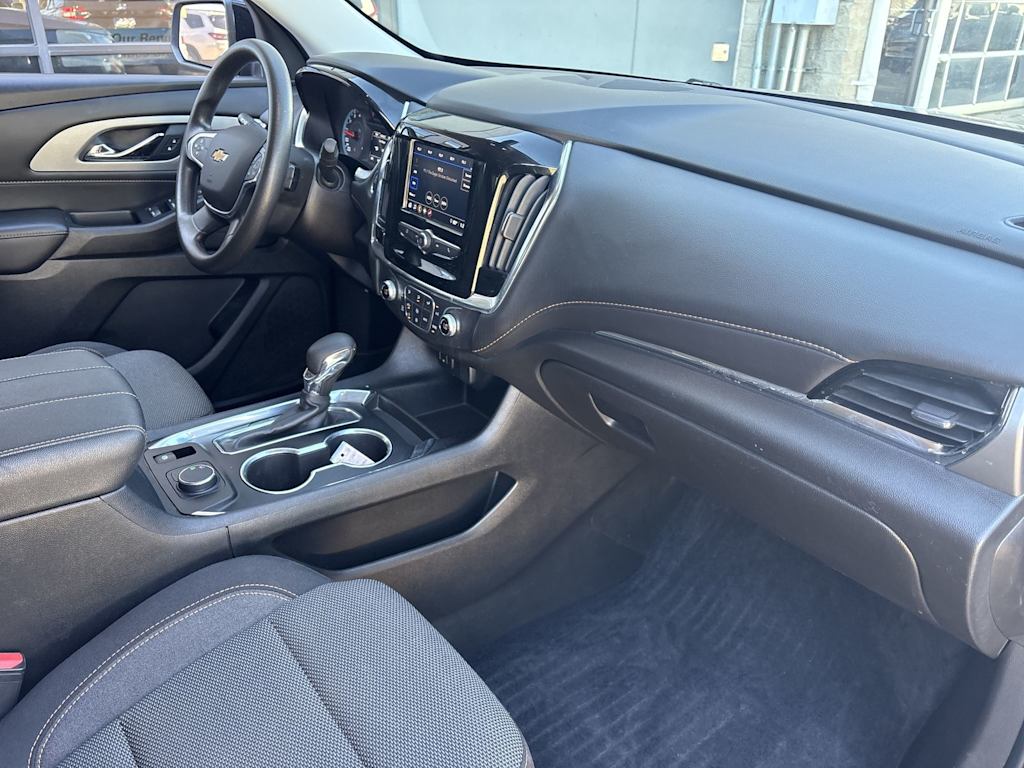 Thumbnail: 2021 Chevrolet Traverse - 14